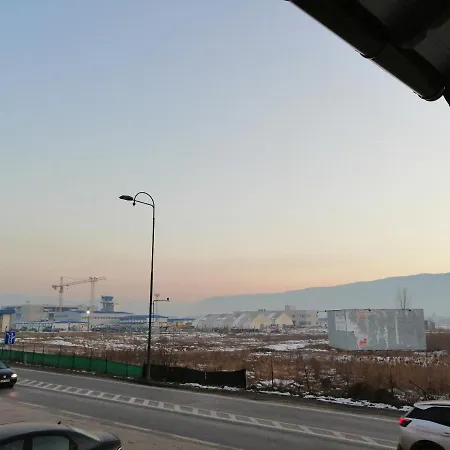 Prenociste Kod Cara- Kod Aerodroma